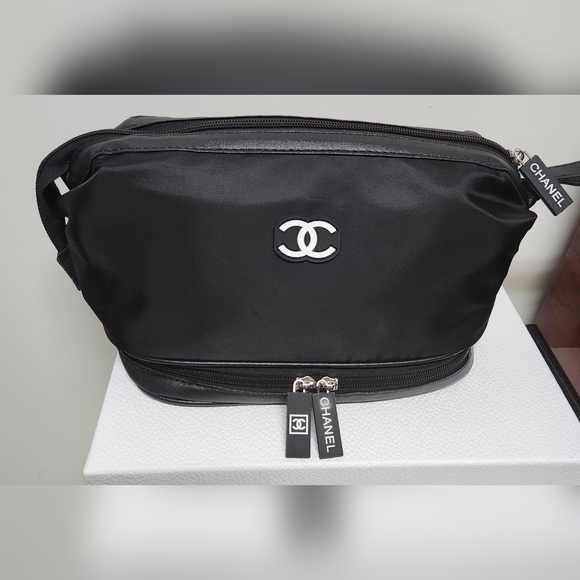 CHANEL 2024 Cosmetic/Vanity Bag with Bottom Zippered Compartment NWOT - Picture 3 of 14